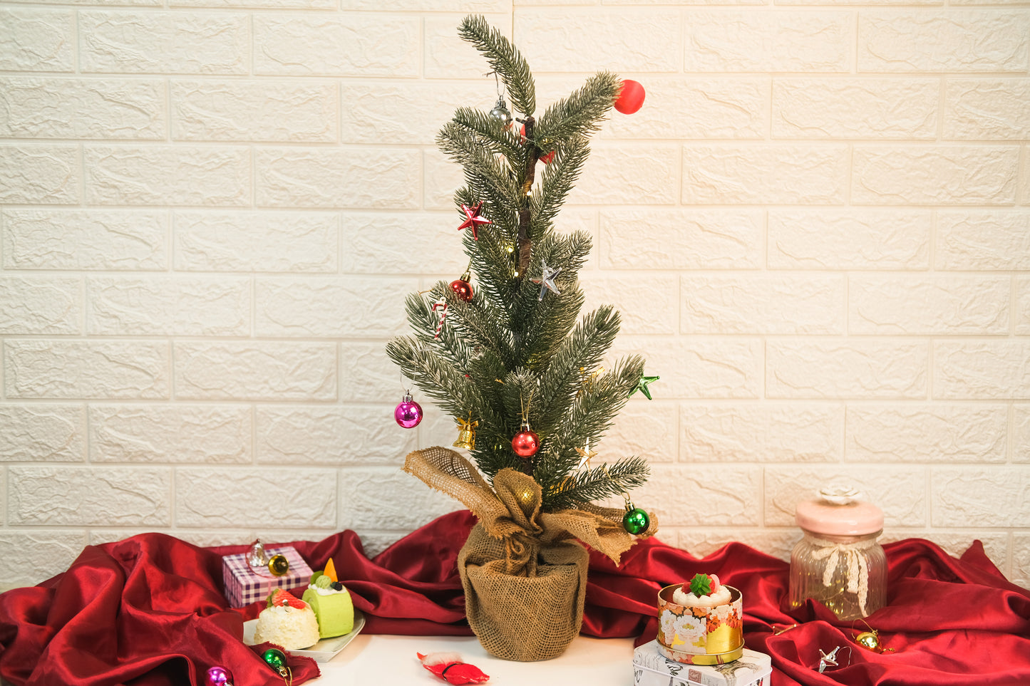 Nuviqe Christmas Tree with Lights