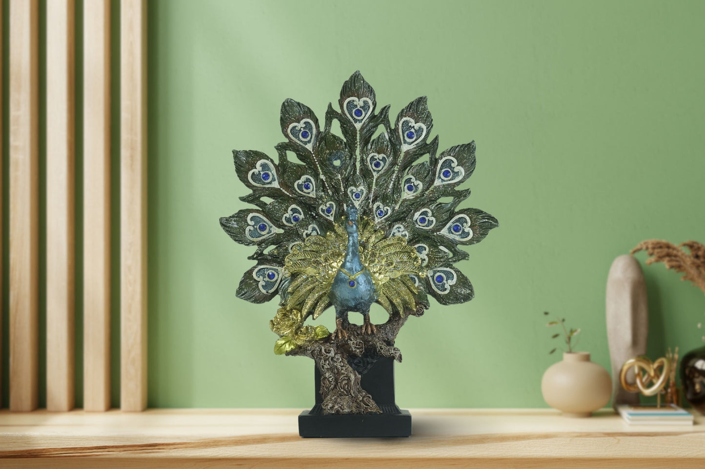 Peacock's Pride Showpiece