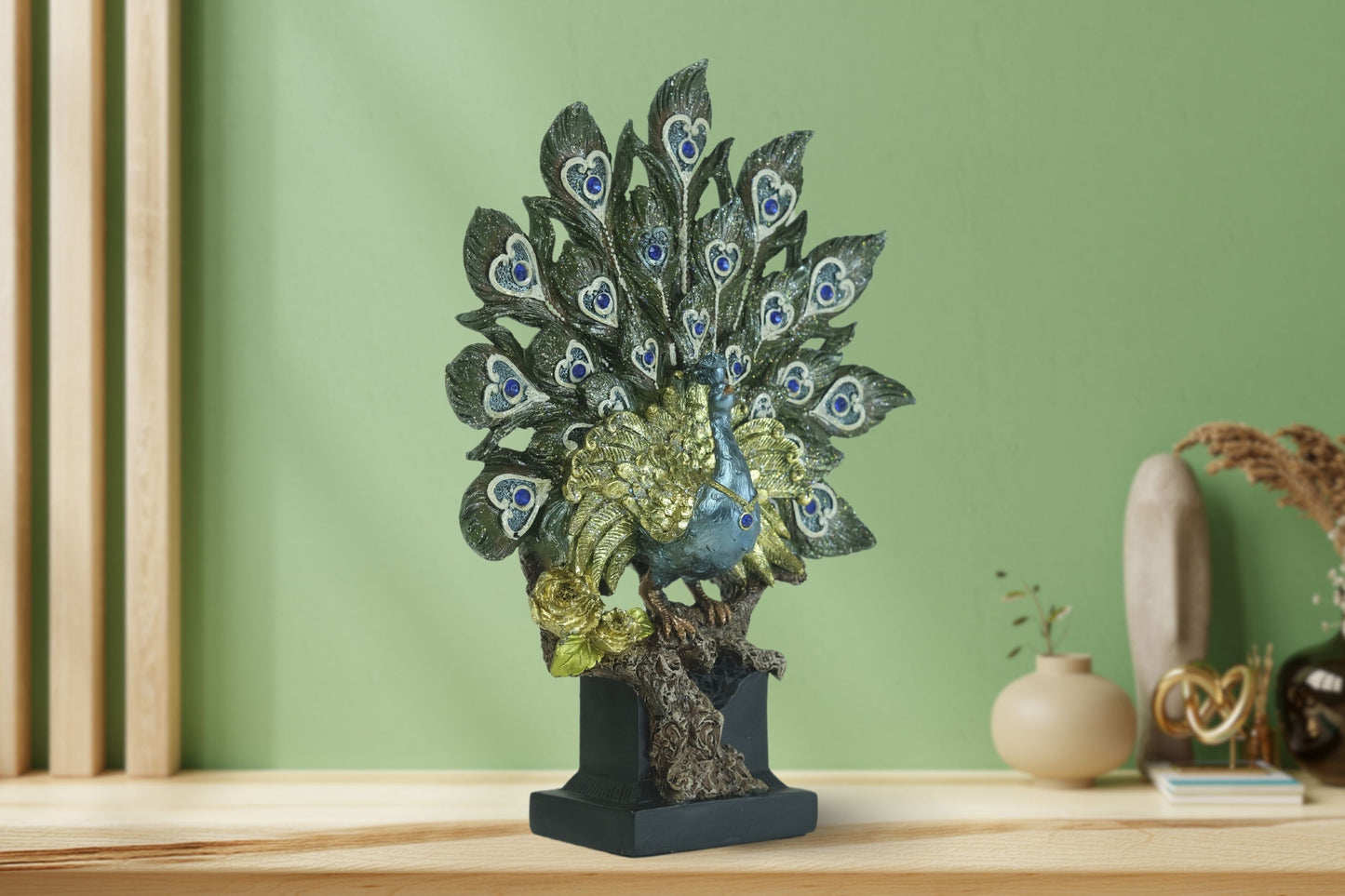 Peacock's Pride Showpiece